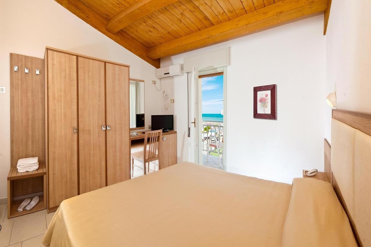 Hotel Saint Tropez Spa & Restaurant Lido Di Savio Room photo